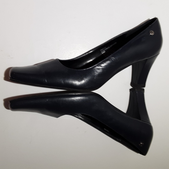 Etienne Aigner navy blue square toe pump - Picture 4 of 8